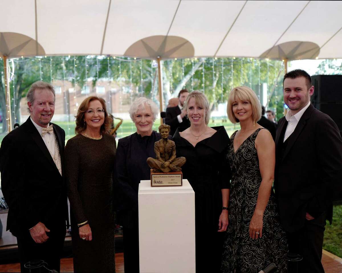 Glenn Close, left center, with, from left, Sonny and Christine Whelen, Ann Nyberg and Executive Director Brett Elliott.