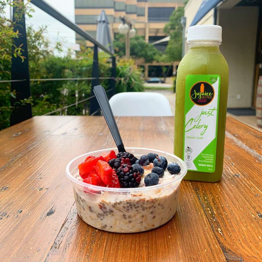 Jujuice Cold Press Juicery offers raw cold-pressed juices, superfood smoothies and acai bowls, as well as overnight oats, chia pudding and ginger shots.  Photo: Jujuice Cold Press Juicery