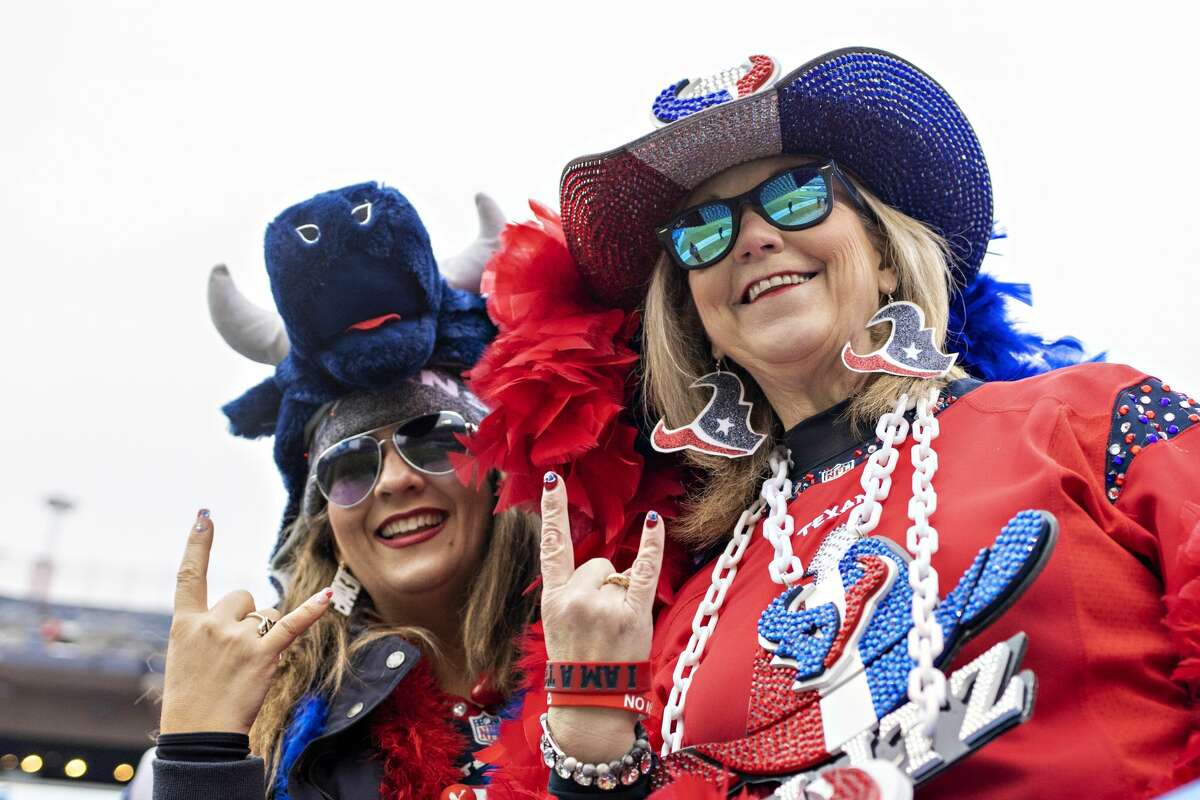 These are the perfect items for the women who love Texans football