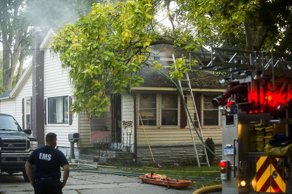 Firefighters with the City of Midland Fire Department respond to a house fire on Mill Street near Grove Thursday, Sept. 24, 2020. (Katy Kildee/kkildee@mdn.net)