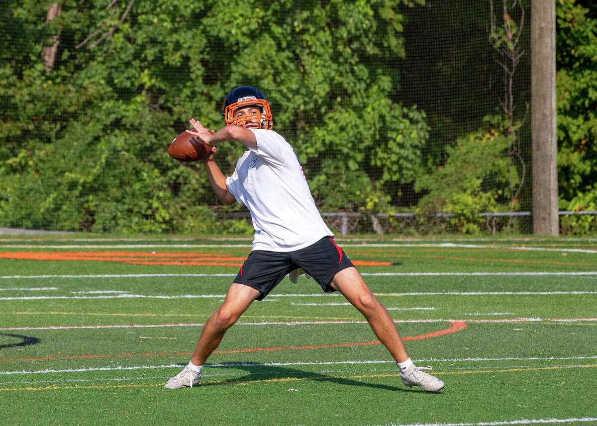 Justin Keller throws a pass during a Ridgefield football practice this week.