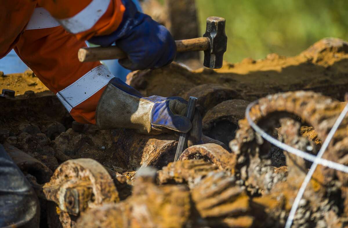 Wixom Lake steam shovel removed after 95 years underwater