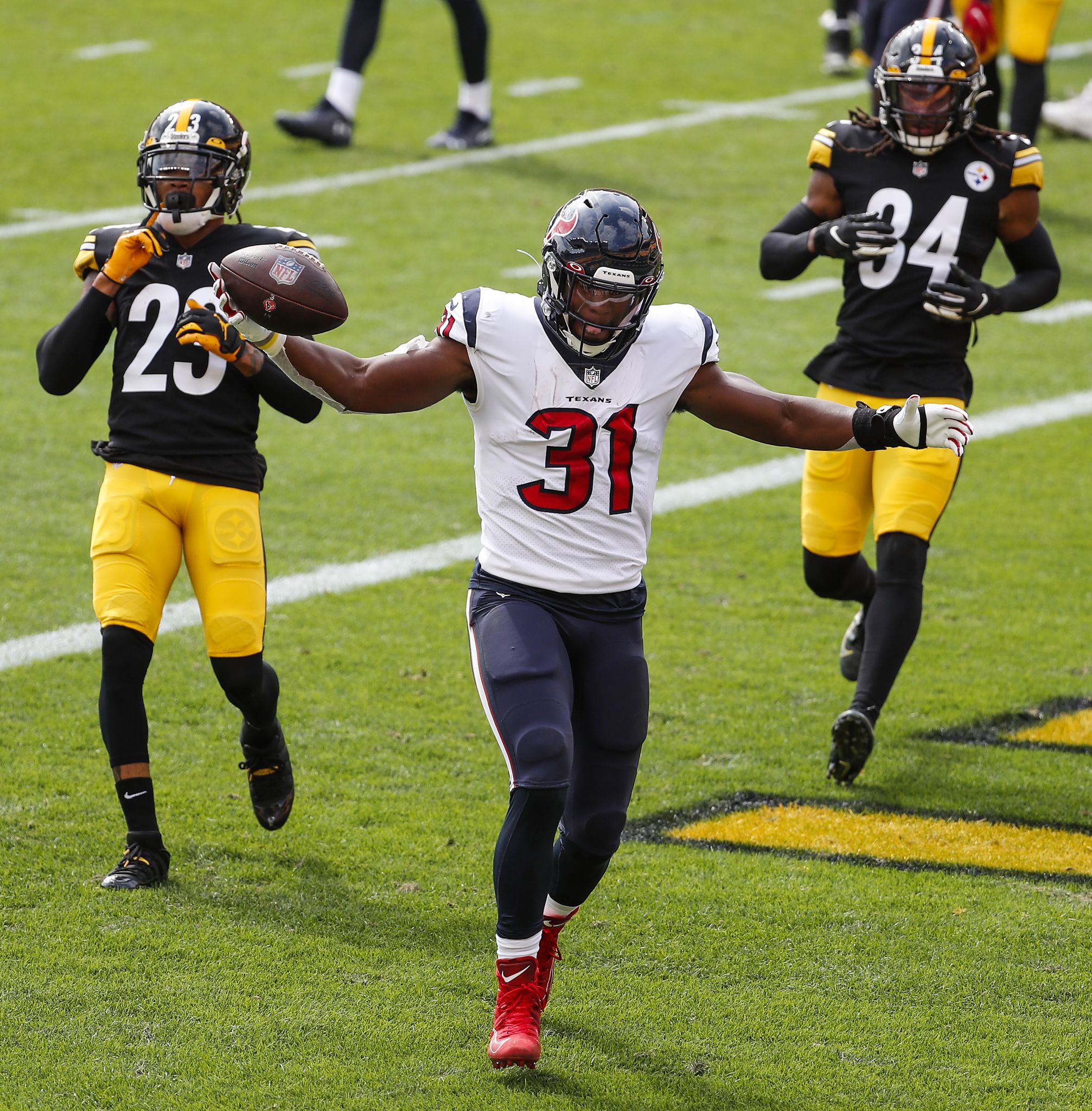 Green Bay Packers' Randall Cobb catches a touchdown pass in front of  Pittsburgh Steelers' Minkah Fitzpatrick during the second half of an NFL  football game Sunday, Oct. 3, 2021, in Green Bay