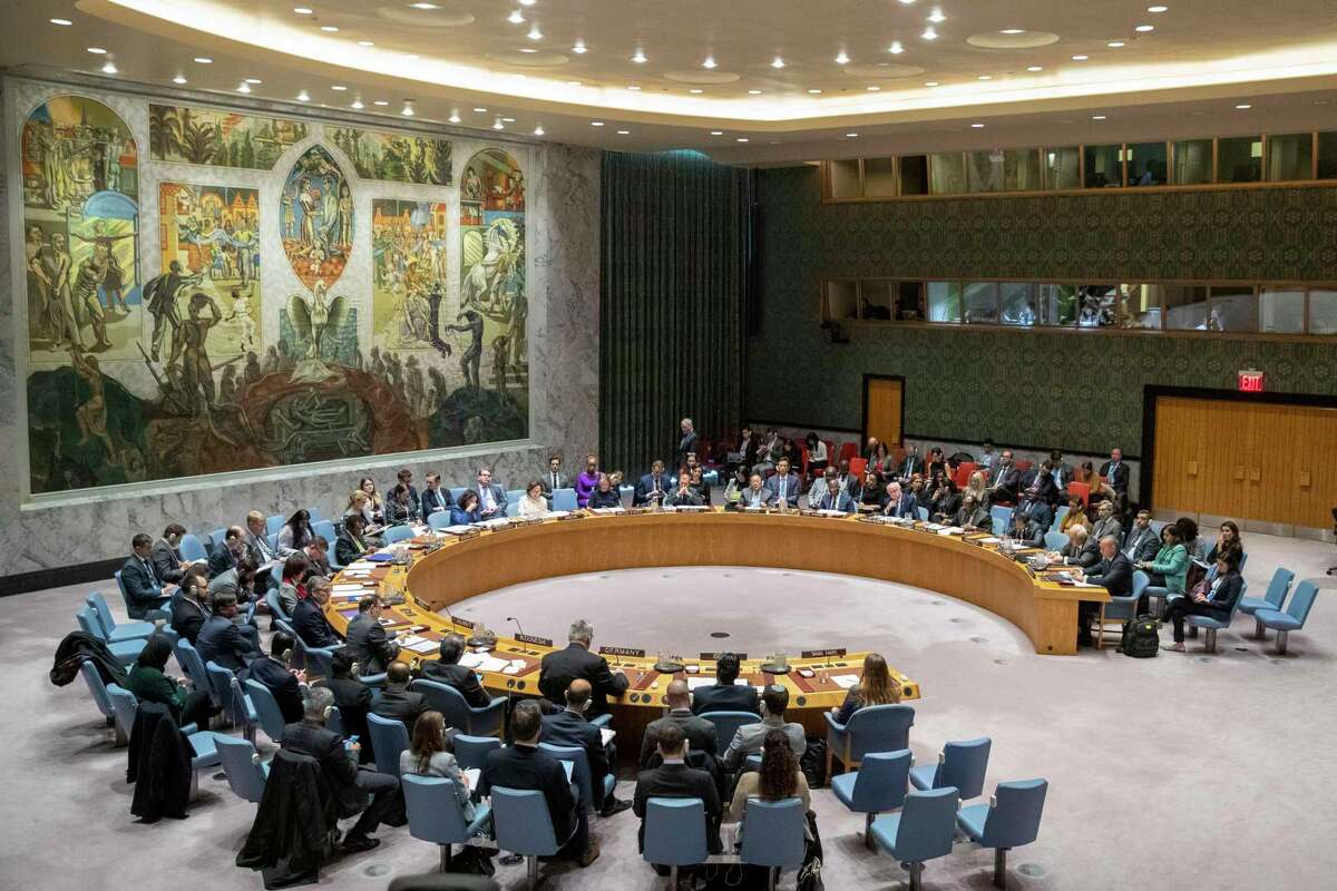 ARCHIVO - En imagen de archivo del miércoles 20 de noviembre de 2020, el Consejo de Seguridad de Naciones Unidas sostiene una reunión sobre el Medio Oriente, incluyendo el caso de los palestinos, en la sede de la ONU.
