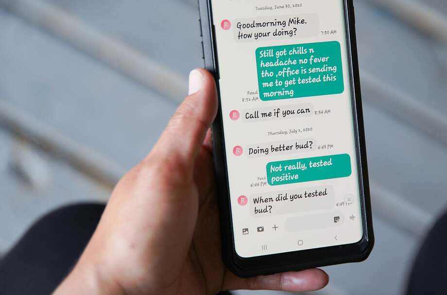 Cynthia Reyes shares text messages from her husband, Joe Michael "Mike" Reyes' phone. Photo: Elizabeth Conley/Staff Photographer / © 2020 Houston Chronicle