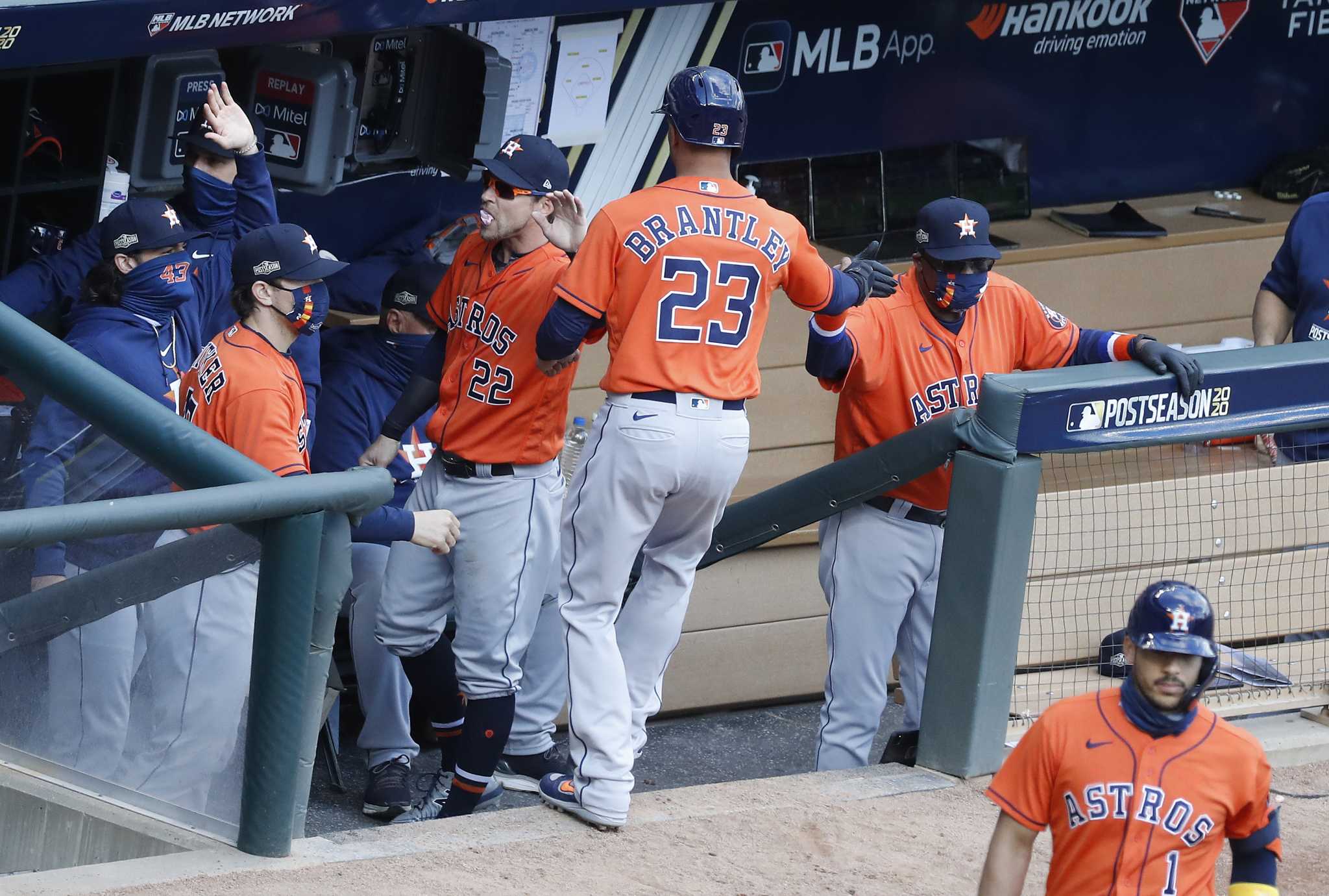 Byron Buxton leaves game after awesome catch in AL Wild Card Game 