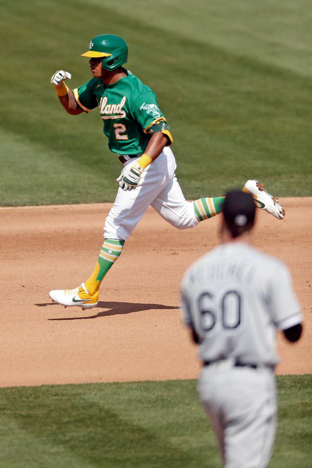 A's closer Liam Hendriks on starter Chris Bassitt: 'He embraced his inner  weird