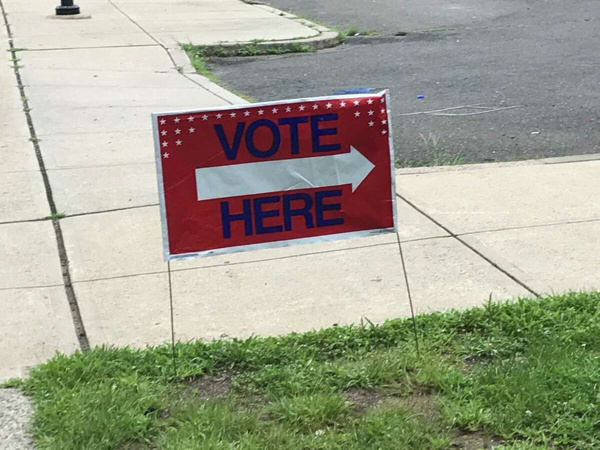 A sign pointing to a polling place in New Haven.