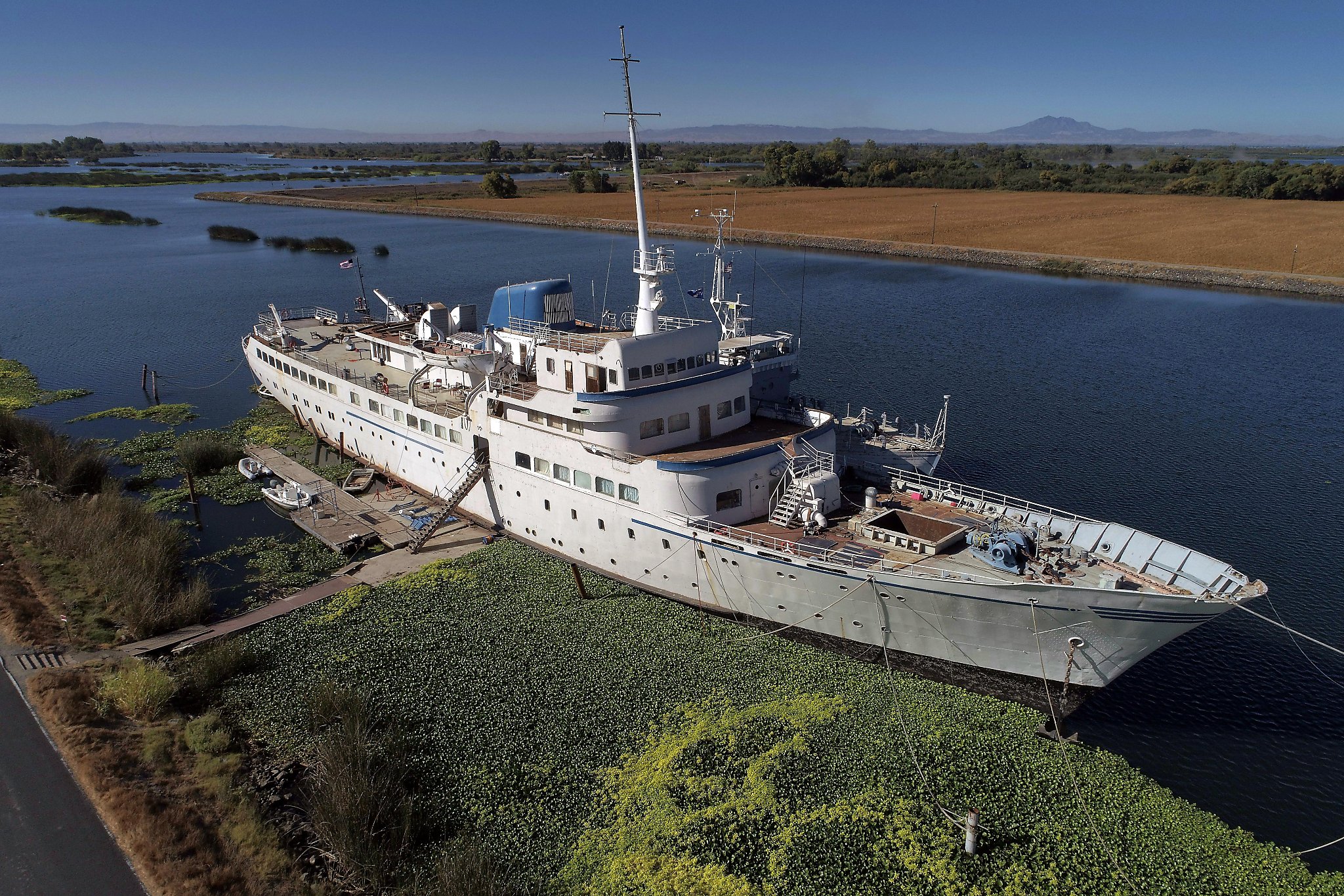 He lives in a 65-year-old cruise ship idling in the California Delta pic image