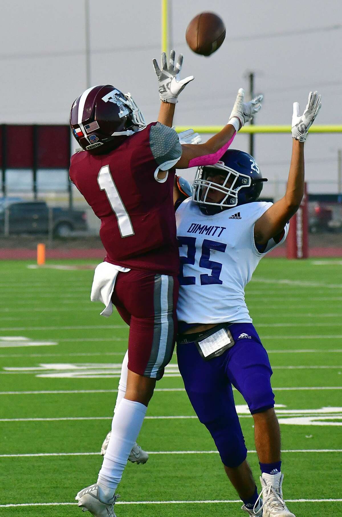 roll past Bobcats for convincing 4718 win