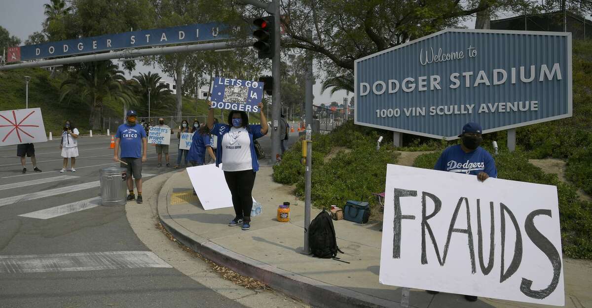 Los Angeles Dodgers Fans - Go DODGERS!