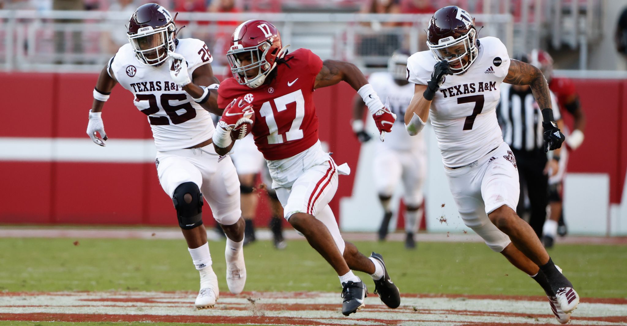 Alabama Crimson Tide: Jaylen Waddle can turn No. 17 jerseys into No. 18