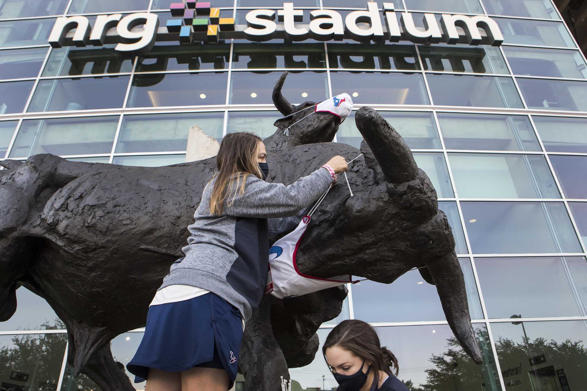 Empty NRG Stadium a 'weird' atmosphere for Texans game