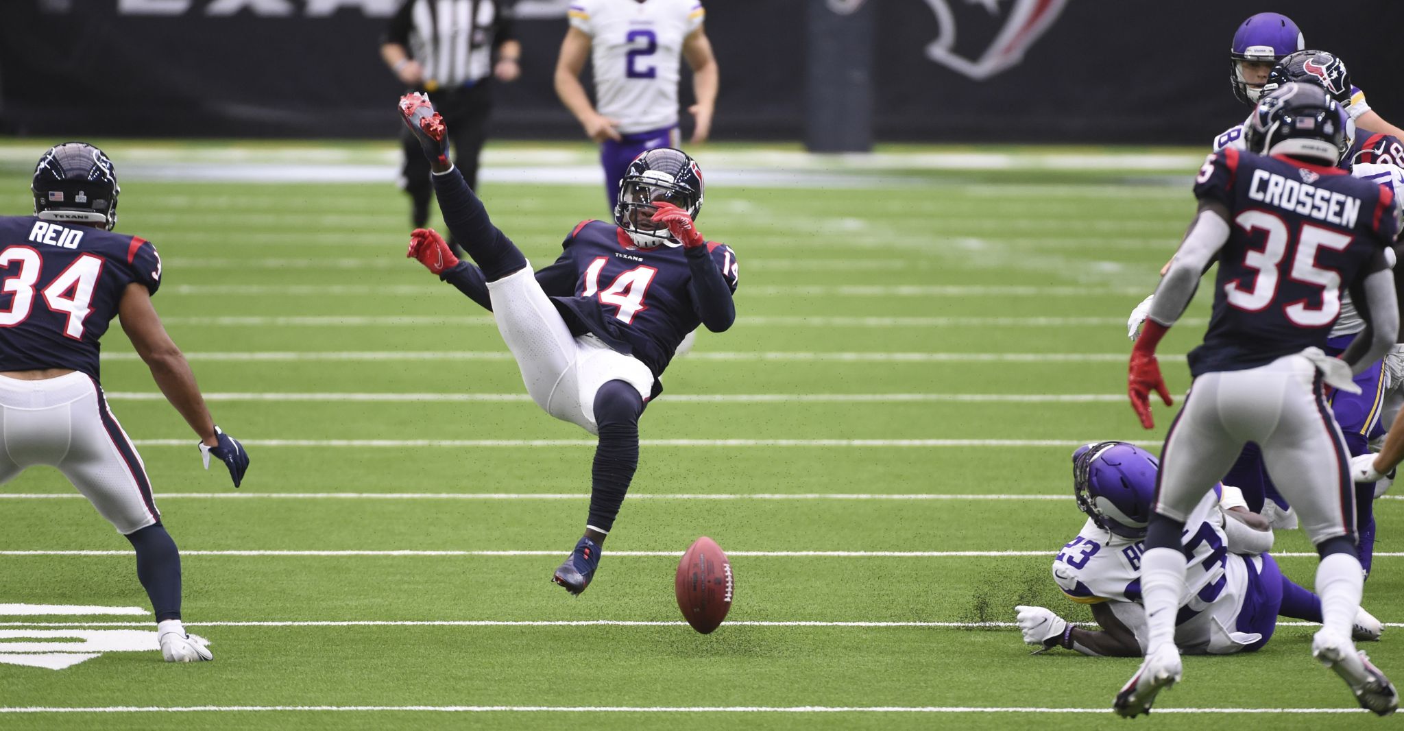 Texans' DeAndre Carter delivers pivotal catch leading to division