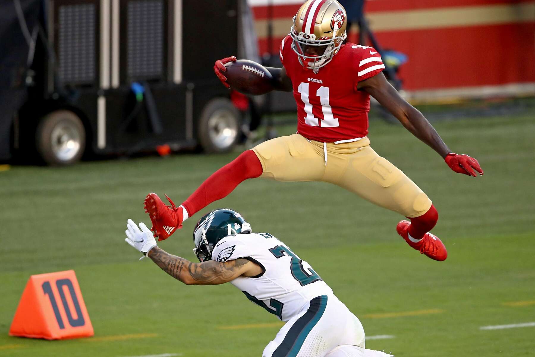 Watch 49ers Receiver Brandon Aiyuk Hurdles Eagles Defender For Crazy Touchdown Watch 49ers Receiver Brandon Aiyuk Hurdles Eagles Defender For Crazy Touchdown