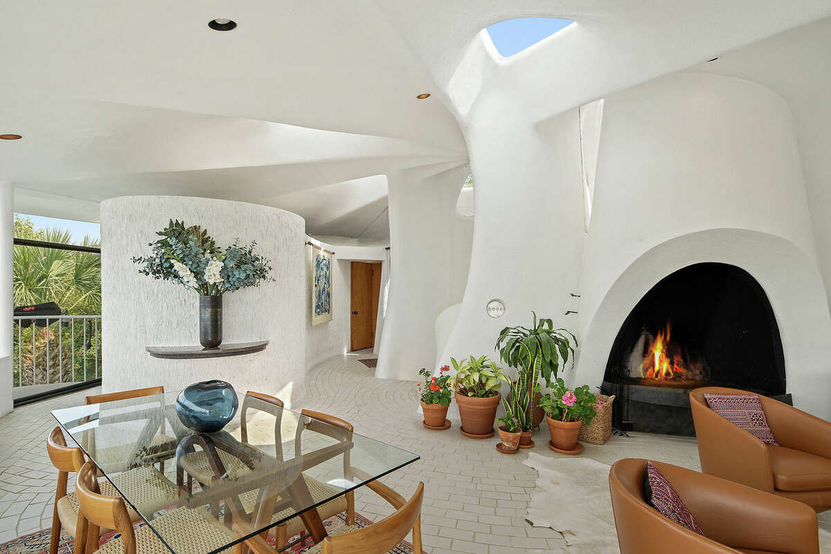 Yes, if only the curvilinear, sculptural walls of this home called