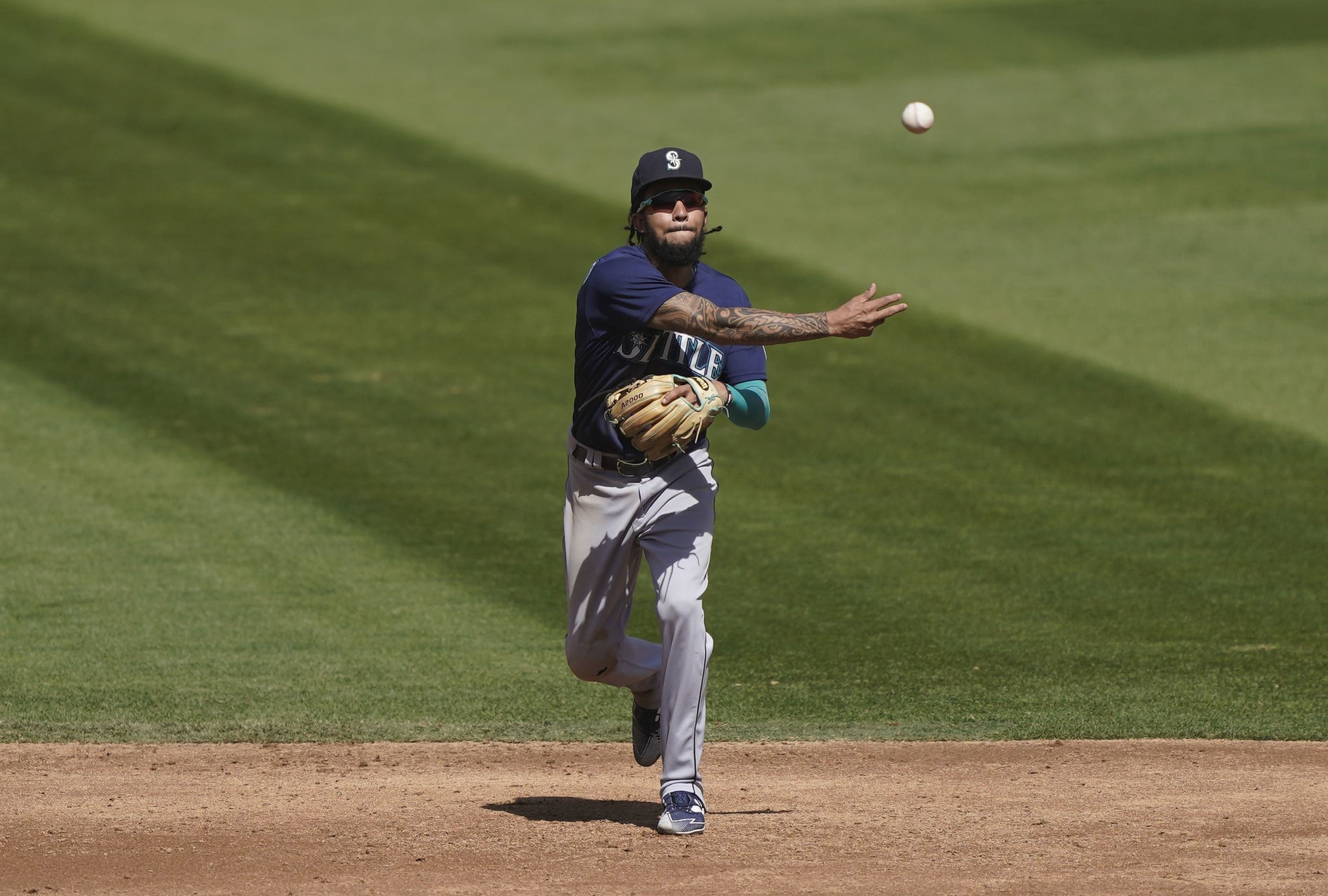 Mariners shortstop J.P. Crawford named a finalist for Rawlings Gold Glove  award