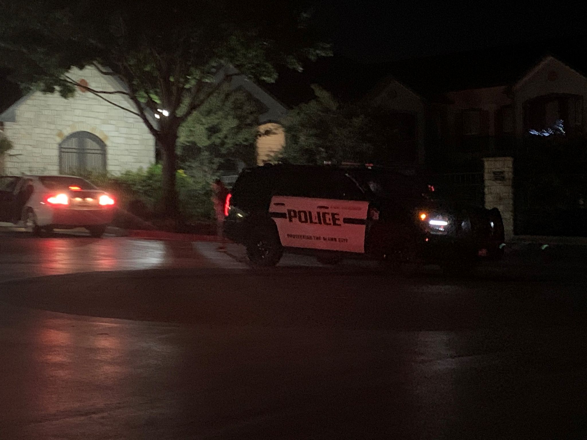 SAPD 10 armed suspects shot up Vance Jackson apartment building