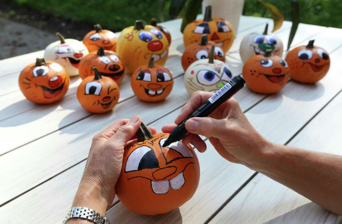 Pumpkin painting can be a fun activity for families to participate in this time of year. (Courtesy photo/Getty Images)