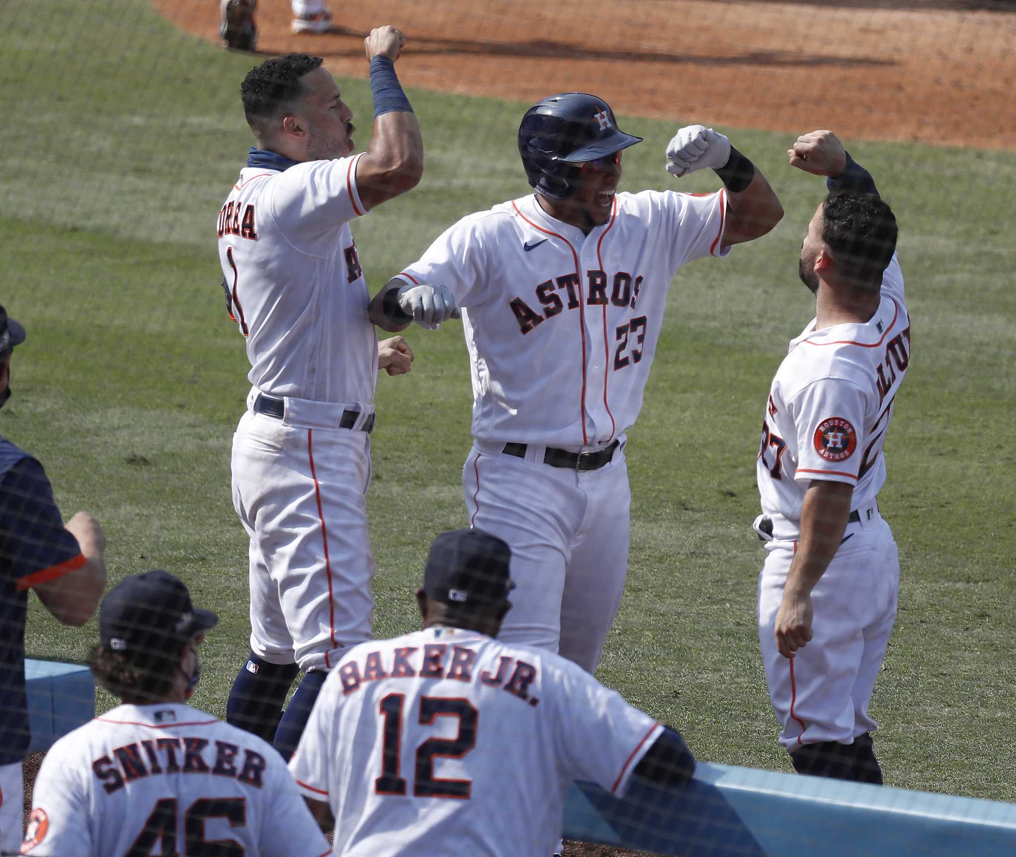 Martin Maldonado is really embracing the Astros colors 🤣