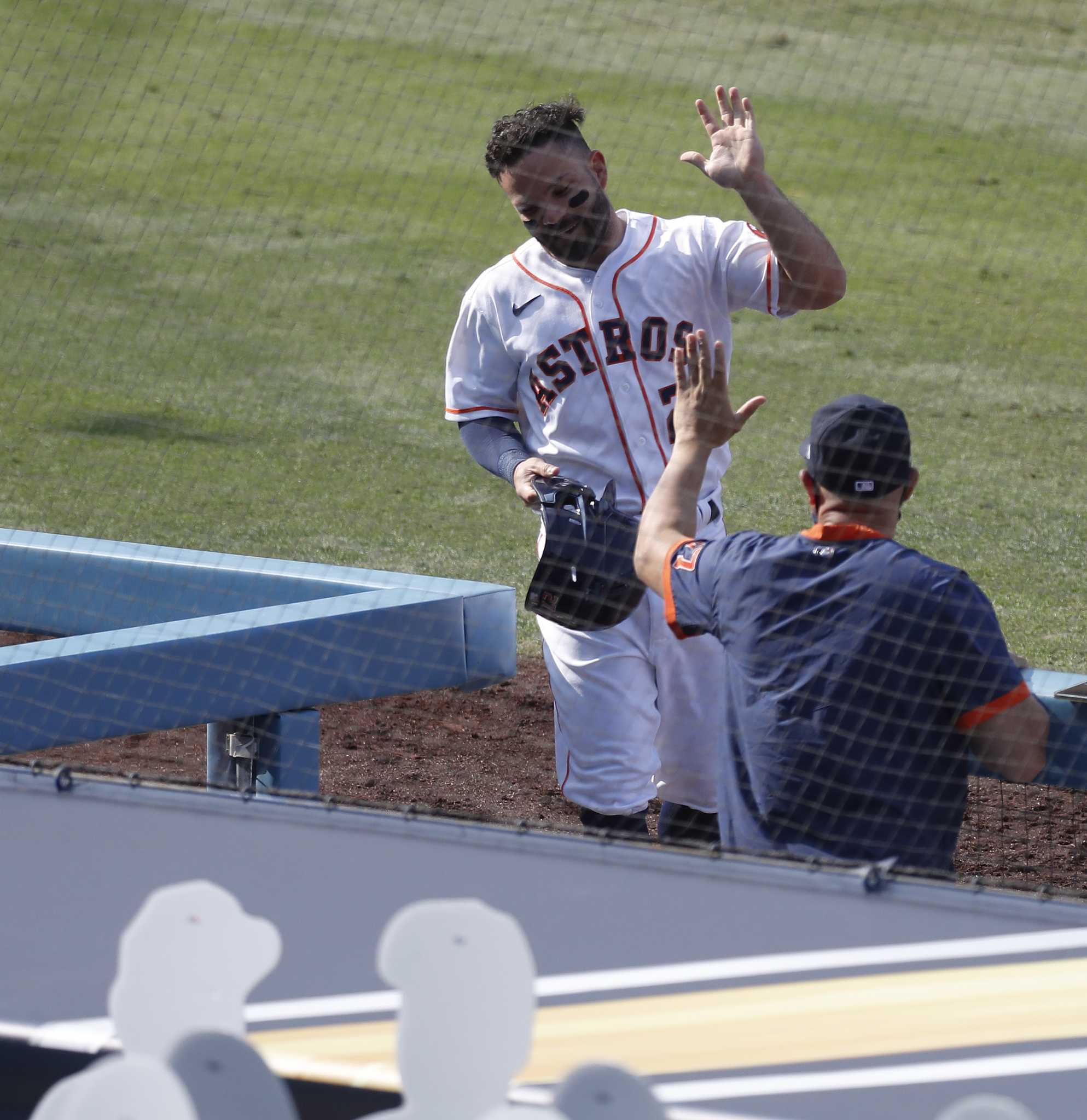 Martin Maldonado is really embracing the Astros colors 🤣