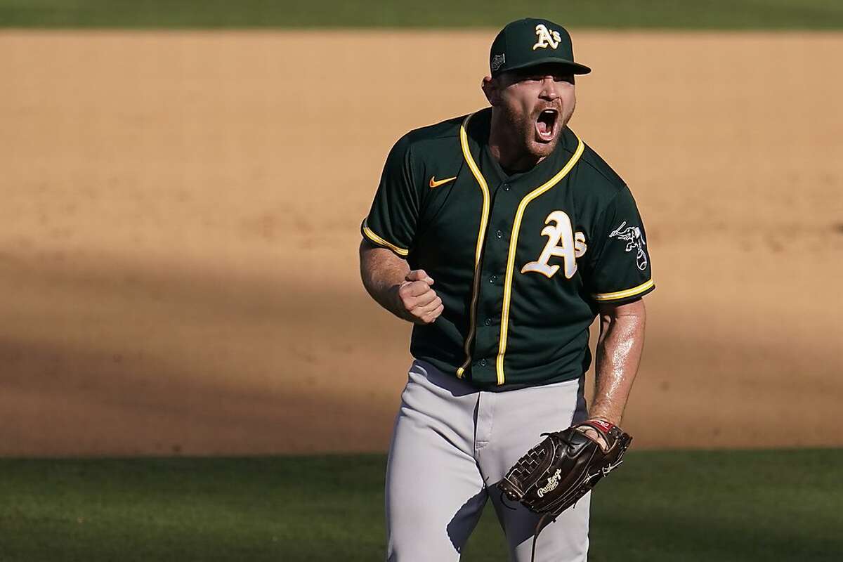 Reports: Former A's closer Liam Hendriks to sign with White Sox