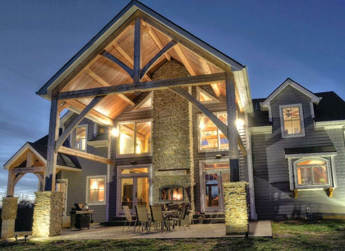 The 6 hottest trends in outdoor fireplaces