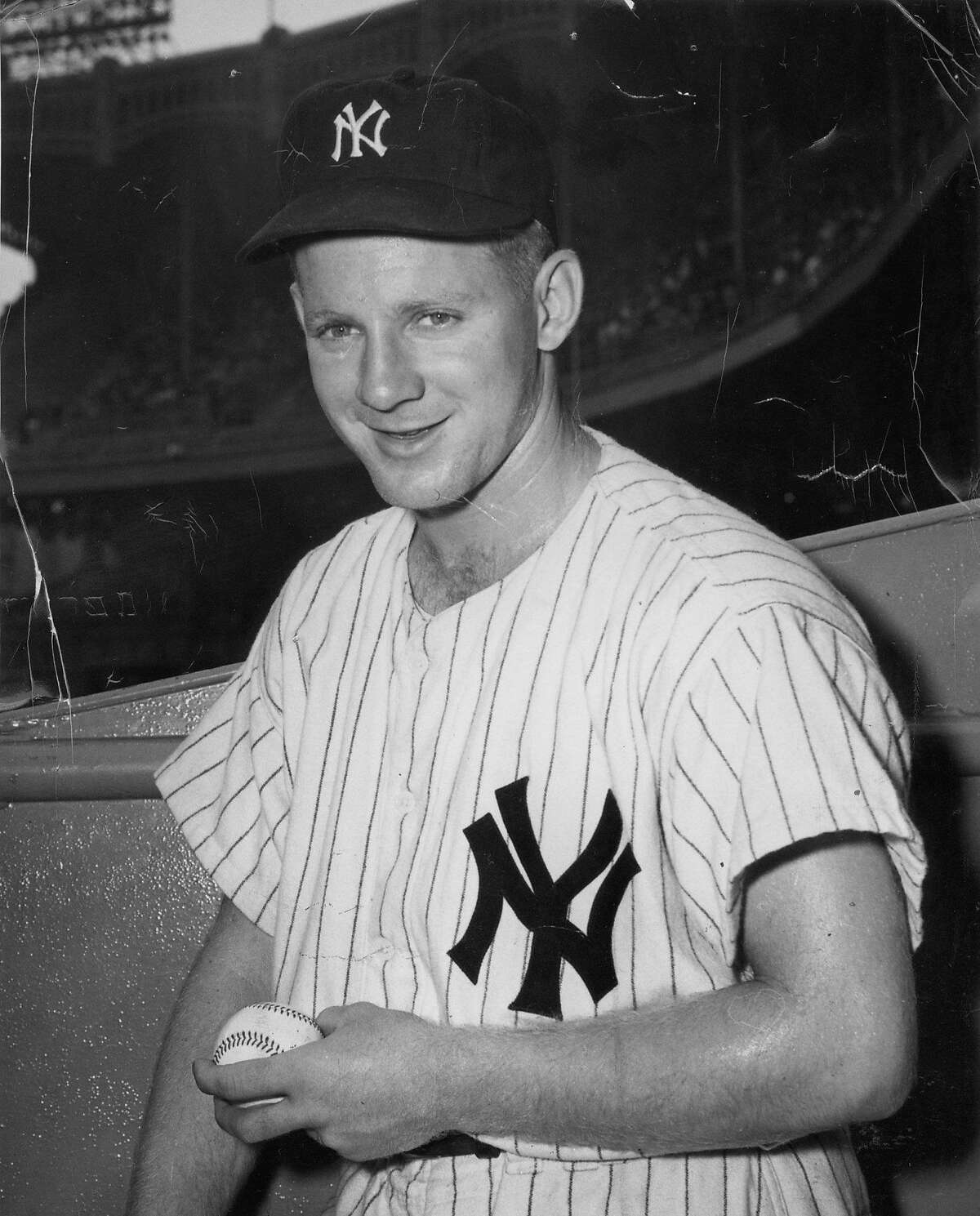 Whitey Ford, Hall of Fame pitcher for the Yankees, dies at 91