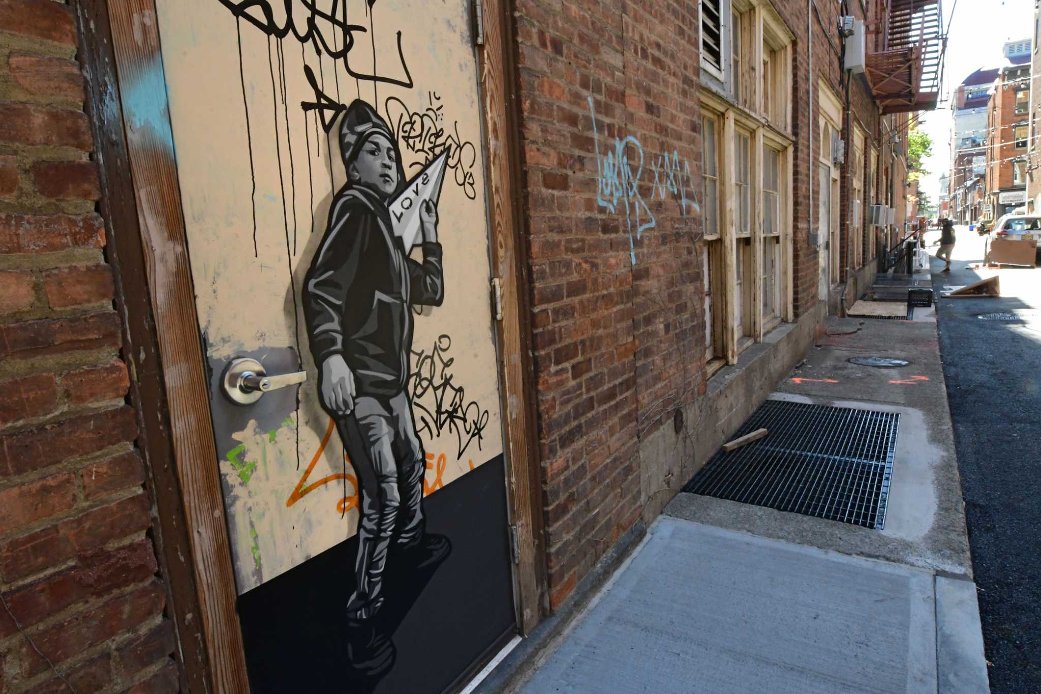 Street Artist Brings New Feel To Troy S Franklin Alley