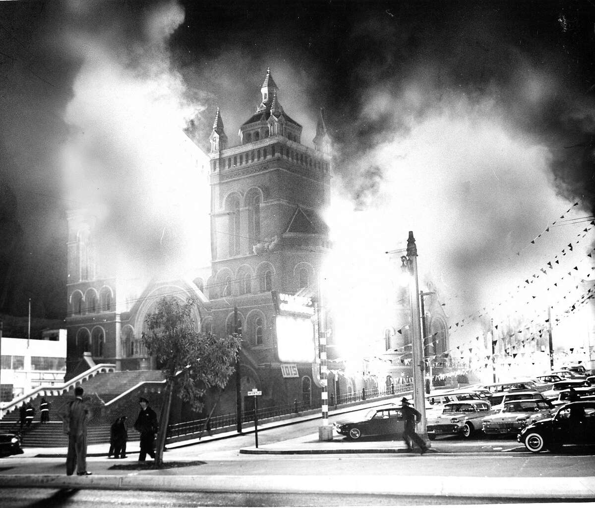 The fire burnt St. Mary's Cathedral on Van Ness and O''Farrell September 8, 1962 Photo ran 09/09/1962, pg.1