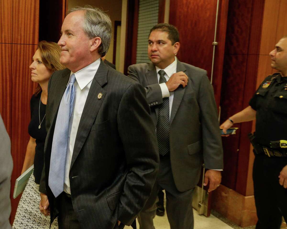 Texas Attorney General Ken Paxton with his wife, Angela Paxton, leaves after a hearing in the Harris County Criminal 177th District Court of Judge Robert Johnson Thursday, July 27, 2017. ( Melissa Phillip / Houston Chronicle )