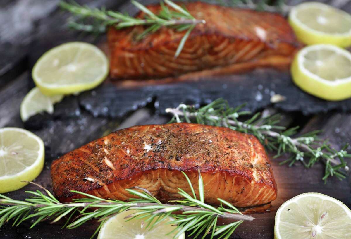 Recipe for making cedar plank salmon on the grill