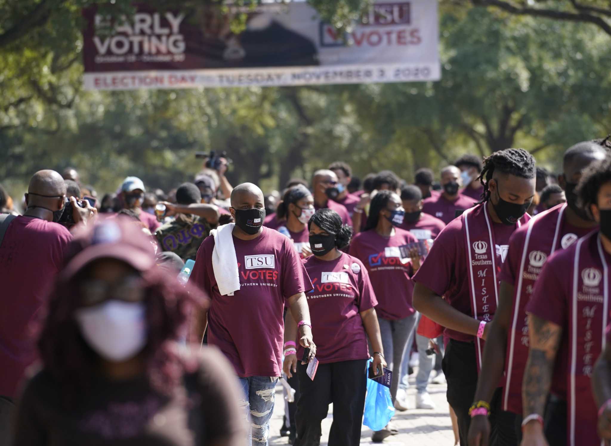 Texas Southern University Students March To The Polls Led By Ocean Of ...