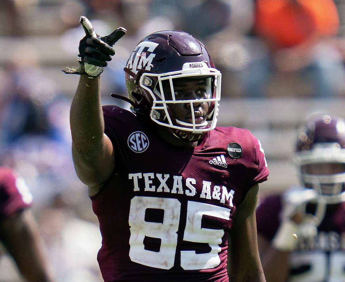 After making a first-half catch against Florida, Texas A&M tight end Jalen Wydermyer lets it be known the chains can be moved.