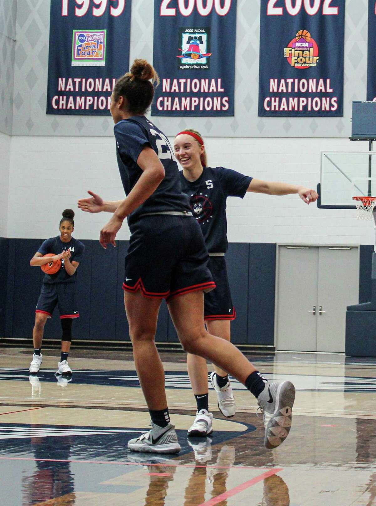 Paige Bueckers Adjusting To Uconn Geno S Playful Sarcasm Paige Bueckers Adjusting To Uconn Geno S Playful Sarcasm