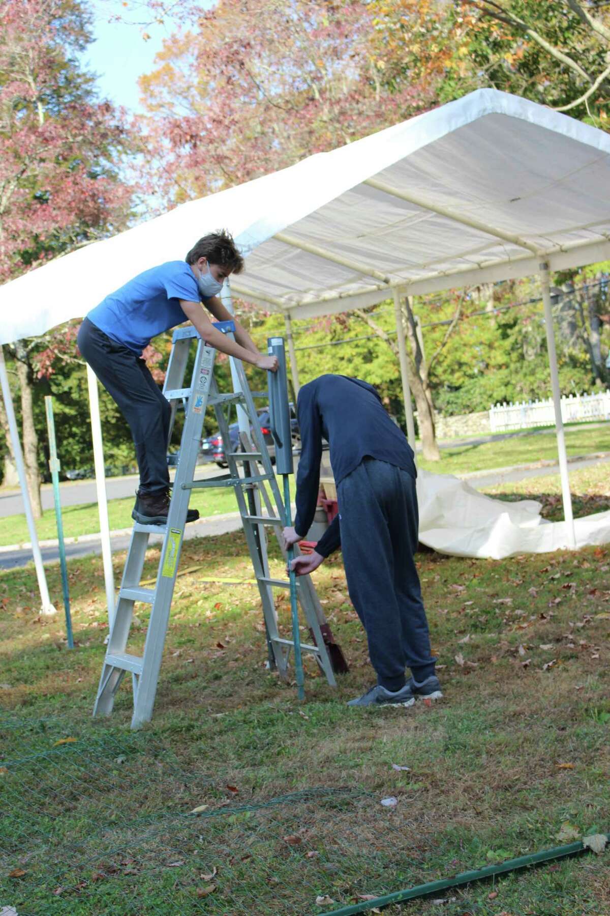 Jesse Lee Church volunteers help build the pumpkin patch.