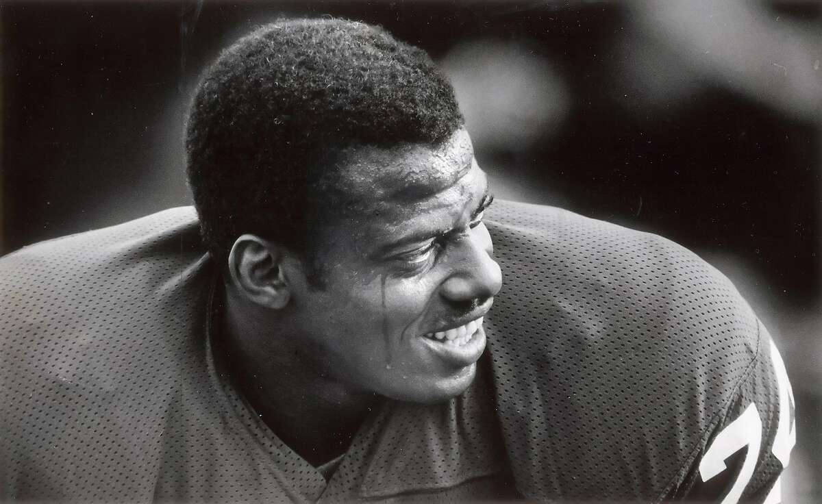 Fred Dean, 68, fearsome pass rusher in 49ers' dynasty, dies 