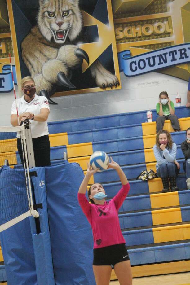 Evart's volleyball team took Pine River to four matches on Thursday before falling. Photo: John Raffel