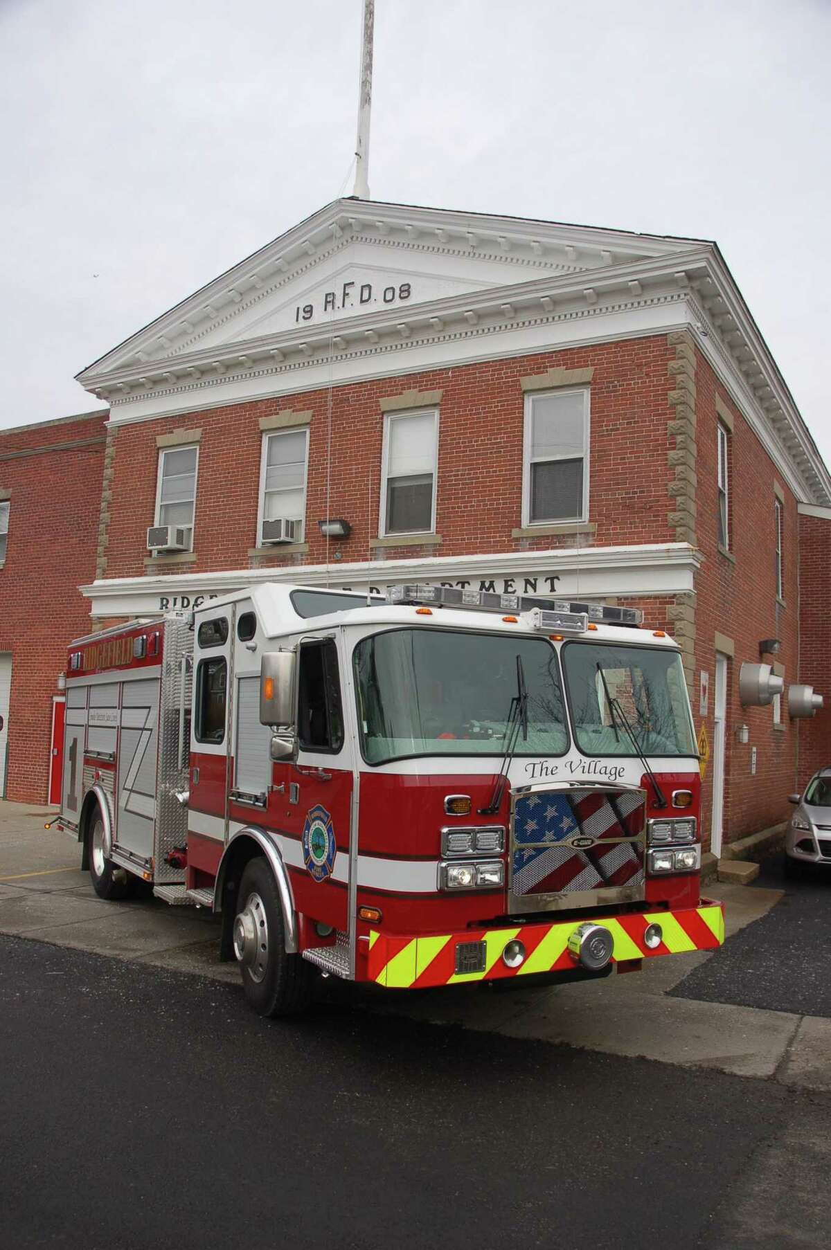 Ridgefield officials grumble at 65,000 fire truck repair