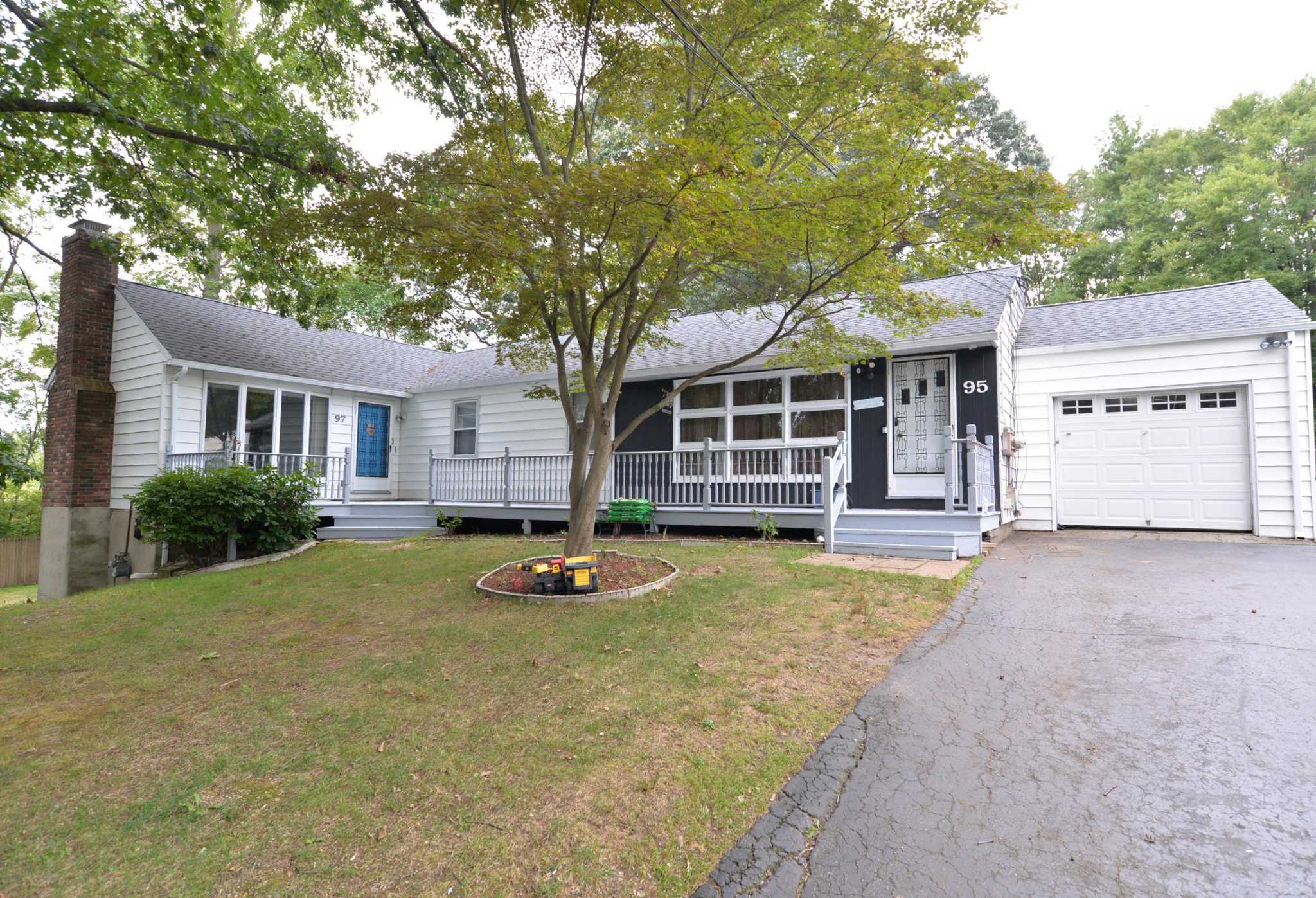 Multifamily home / 398,000