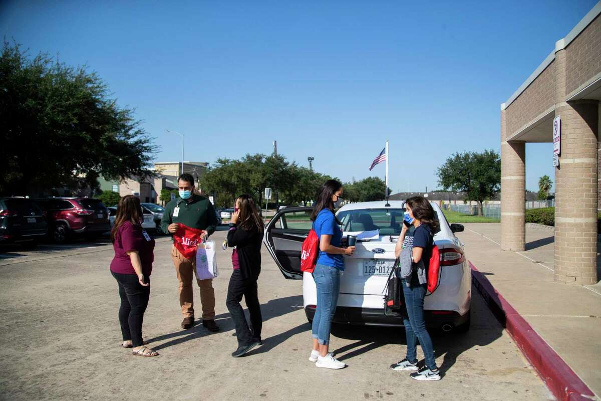 Enrollments fall by thousands as Houston-area schools open amid pandemic