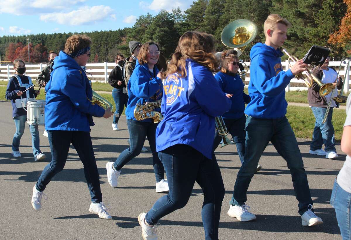 Wildcat pride Evart celebrates with parade