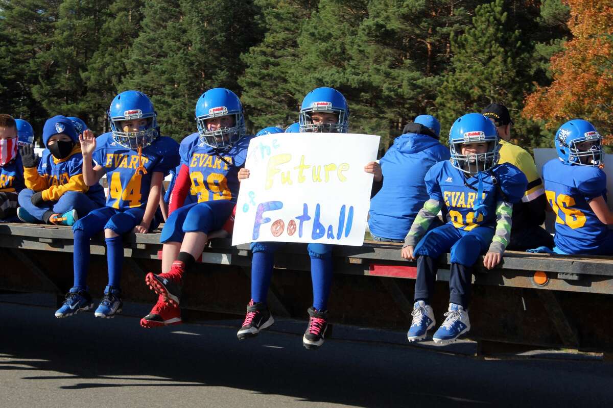 Wildcat pride Evart celebrates with parade
