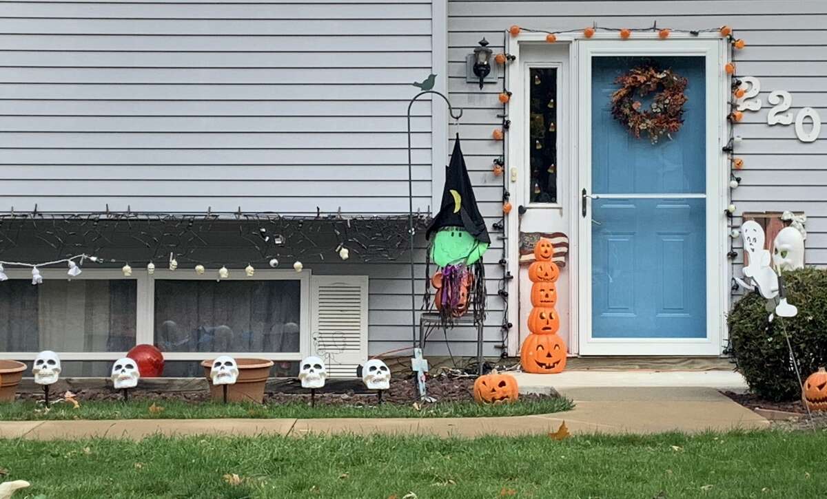Images of Halloween/autumn decorations from around Midland