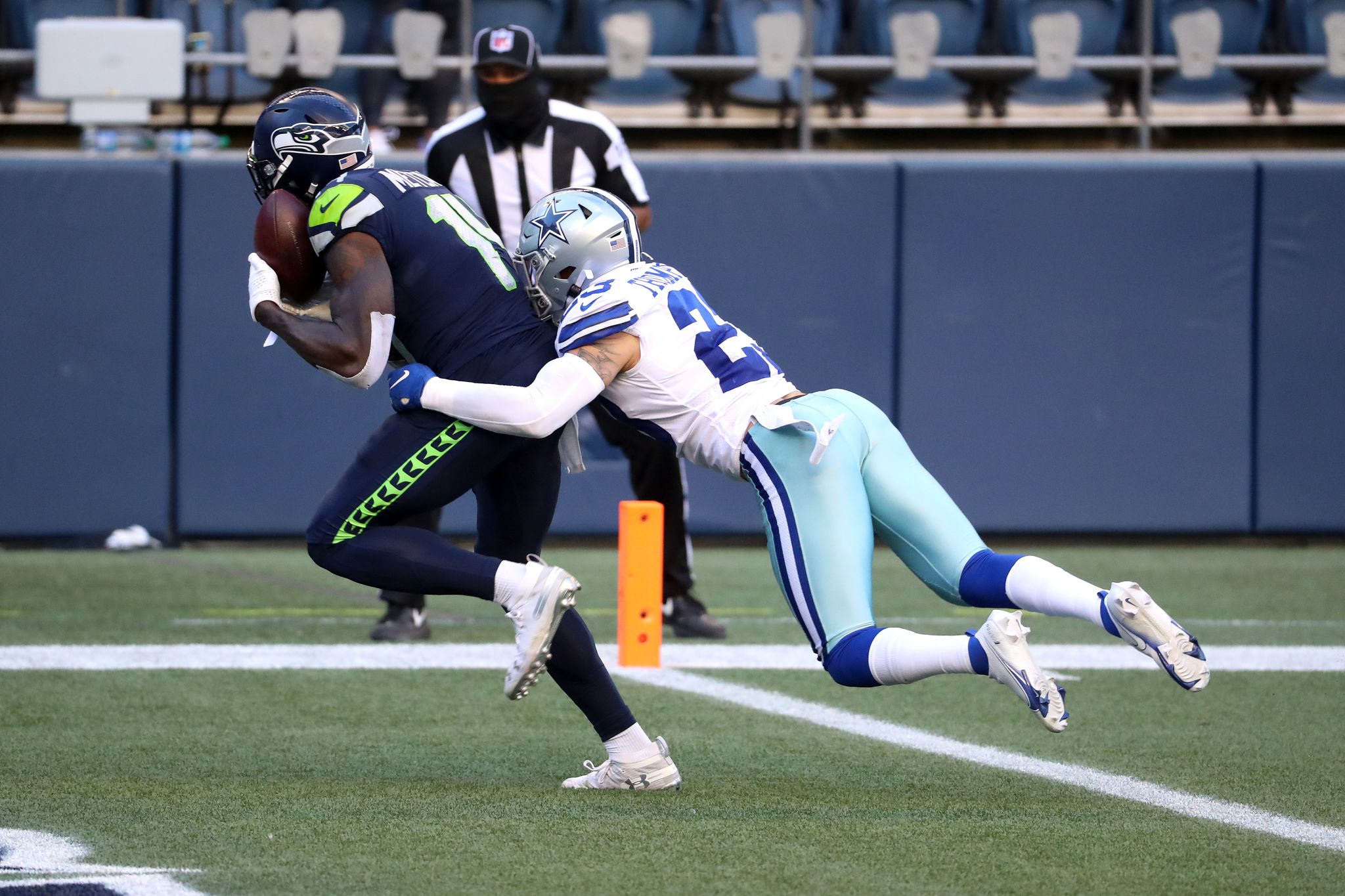 Russell Wilson Teaching DK Metcalf How to Swim Elevated Their Game to the  Next Level