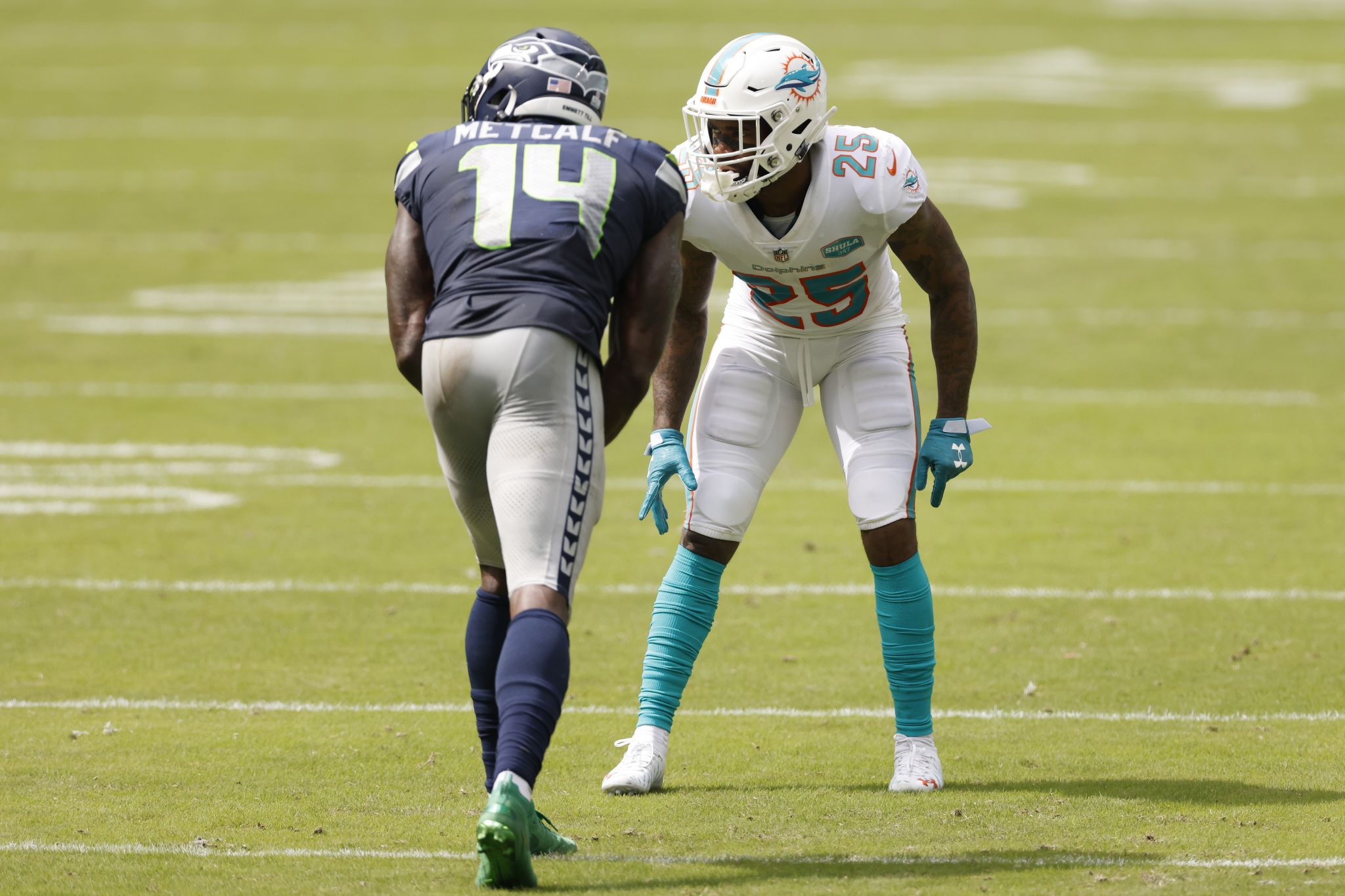 Watch as Pete Carroll goes shirtless with Seahawks pick D.K. Metcalf