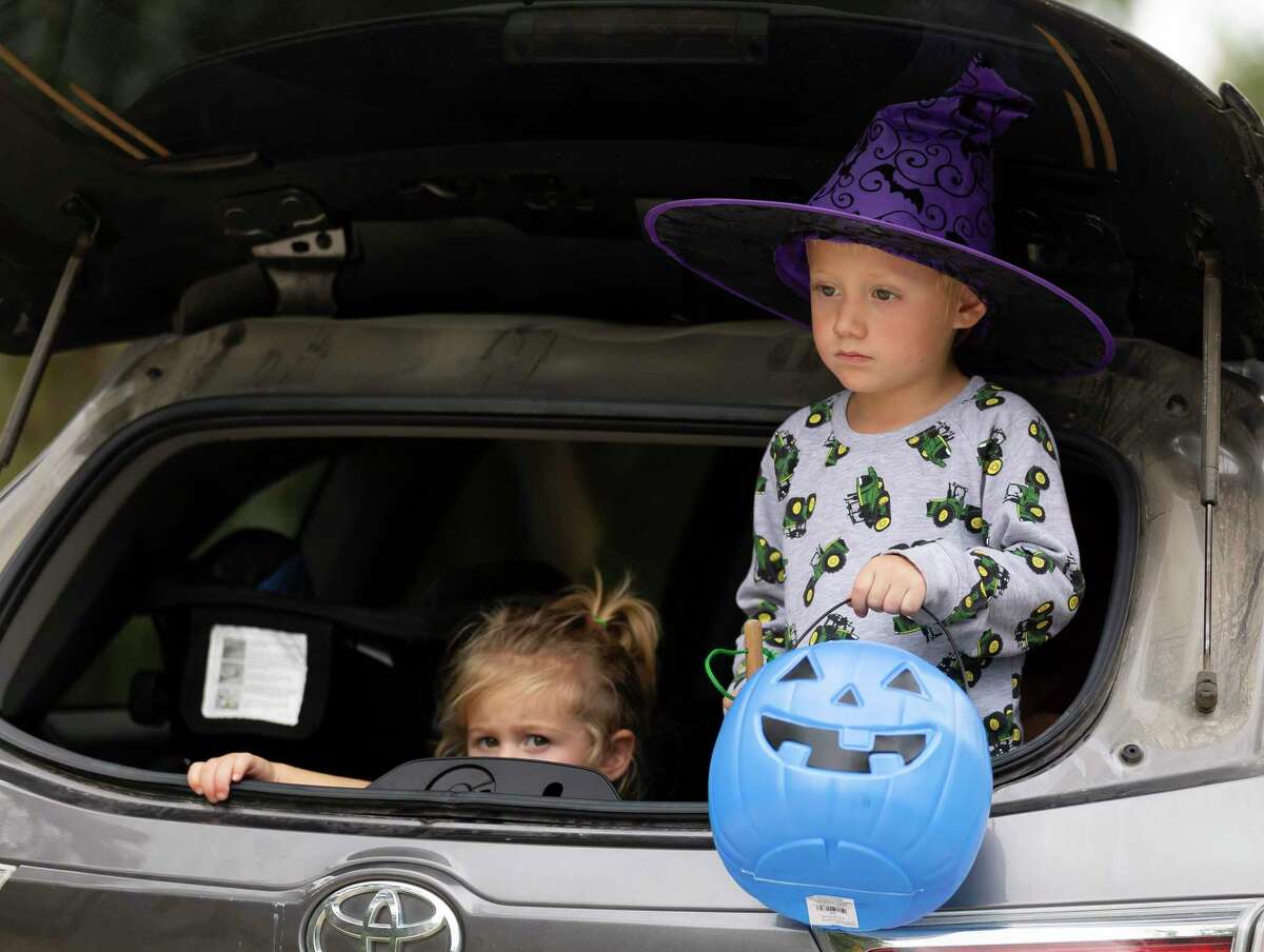 Pandemic prompts drivethru Halloween event in Conroe