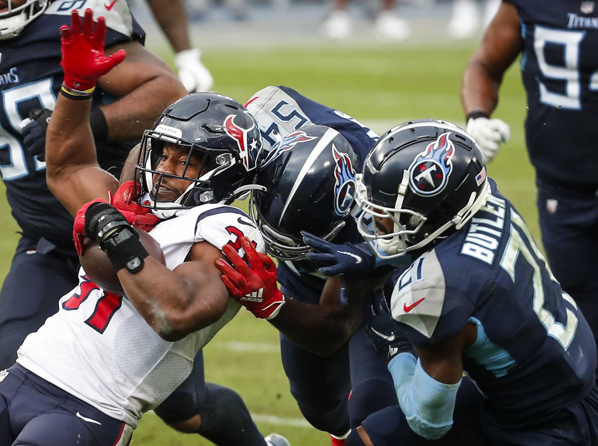 Titans Take on Texans Sunday at Nissan Stadium