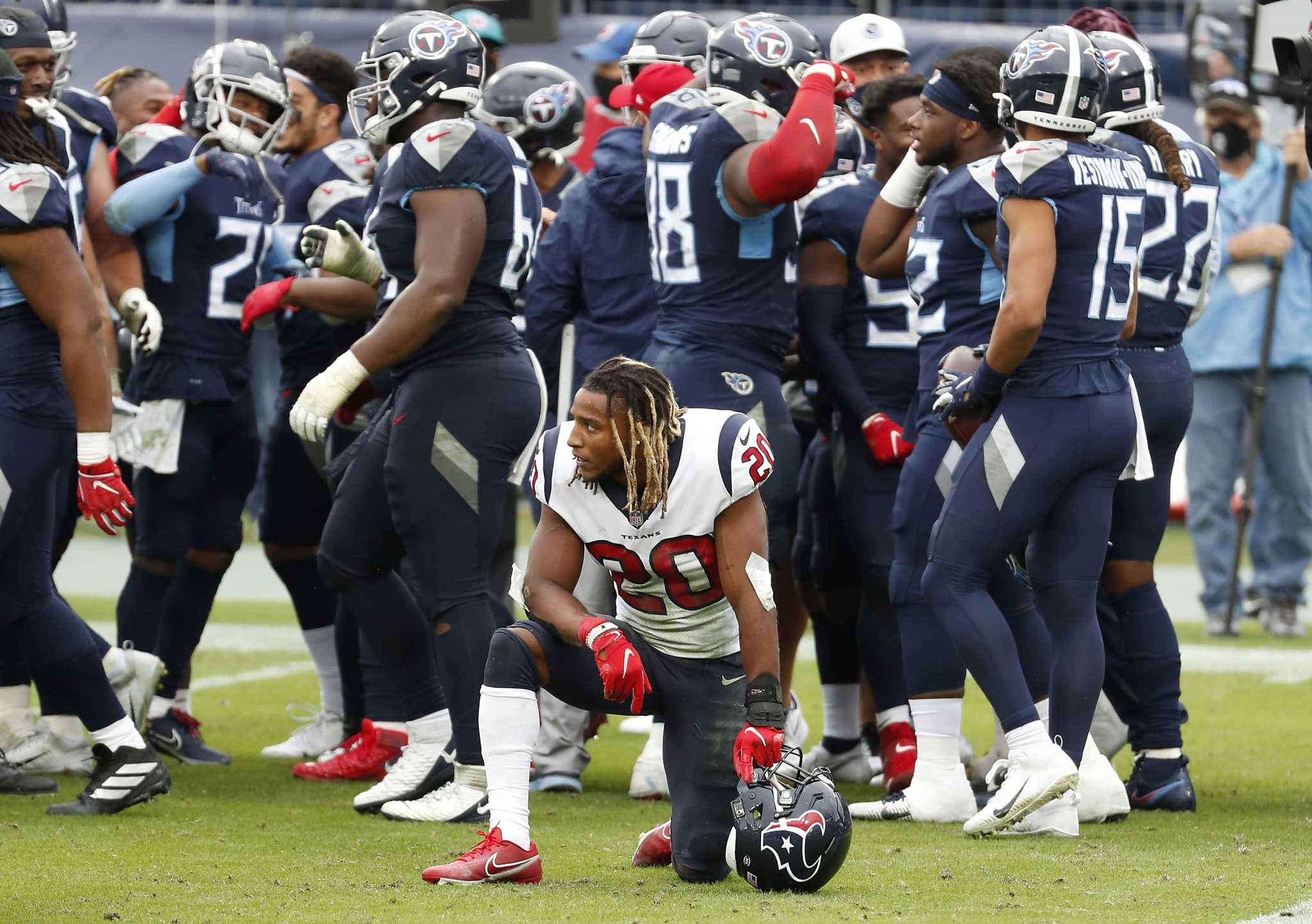 Derrick Henry tosses Josh Norman down during Bills-Titans game