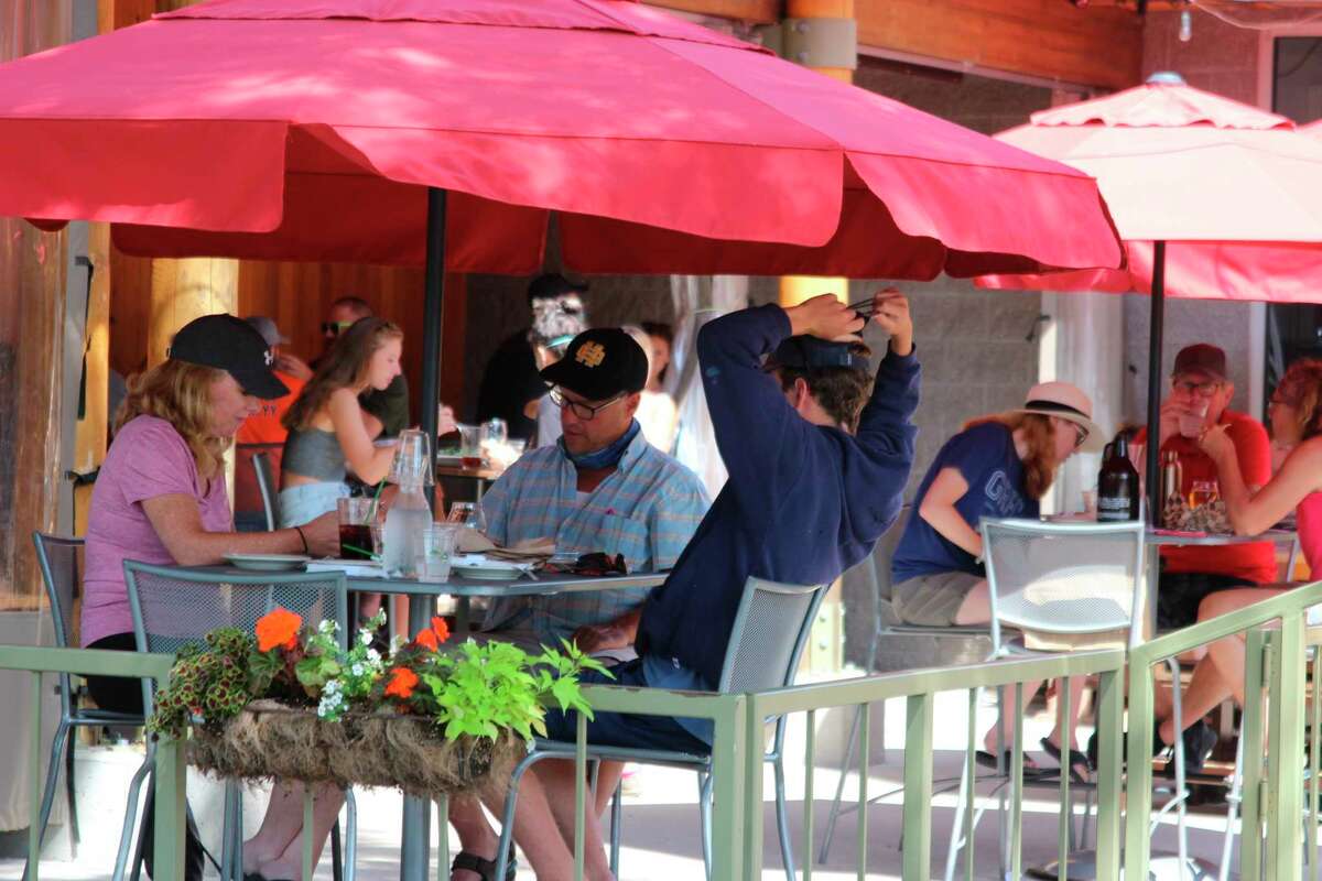 Experts in the hospitality business are concerned that the end of the "patio" season combined with restaurant capacity restrictions could spell disaster for restaurants. (Photo/Colin Merry)